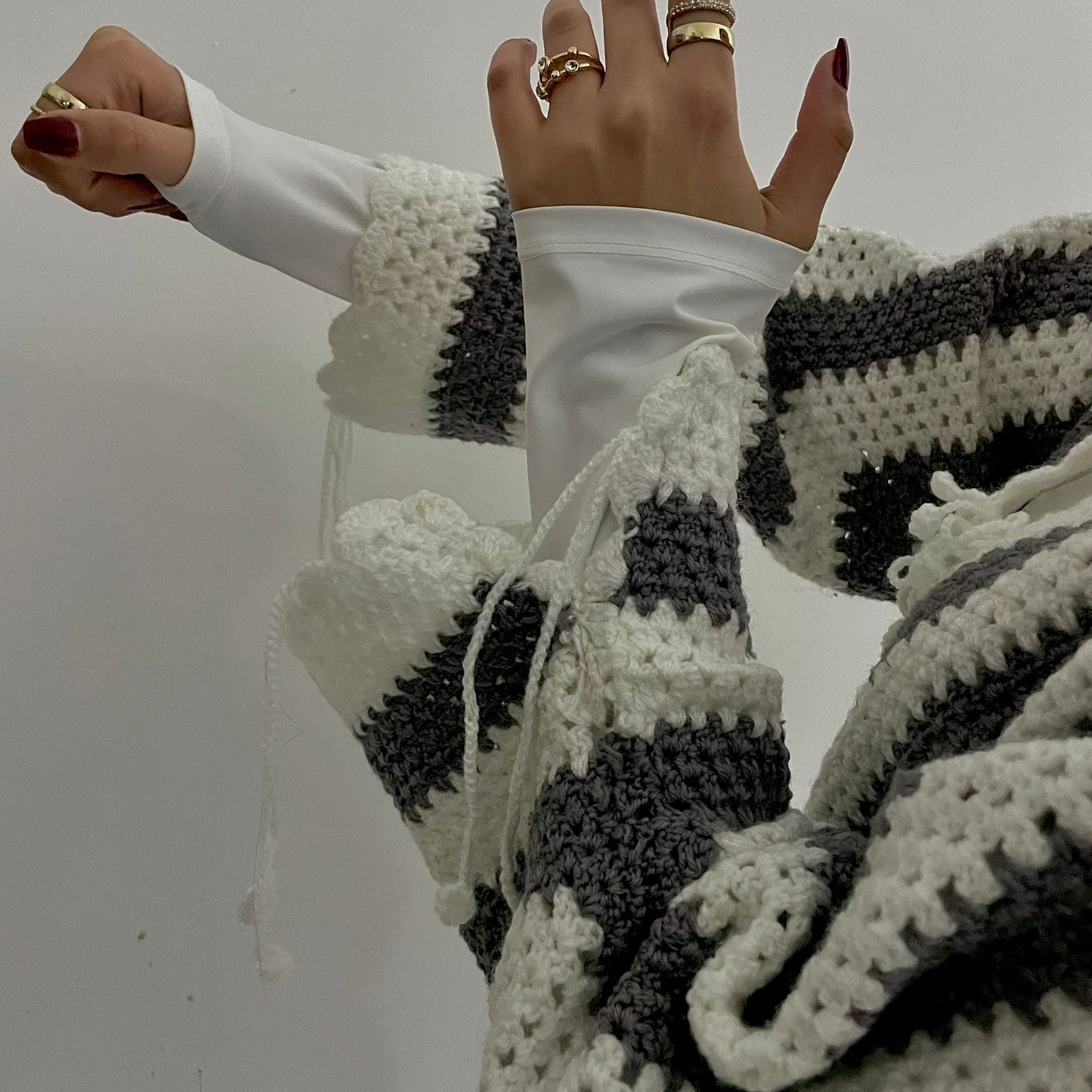 Veste Crochet Oversize Gris & Blanc – Fait Main